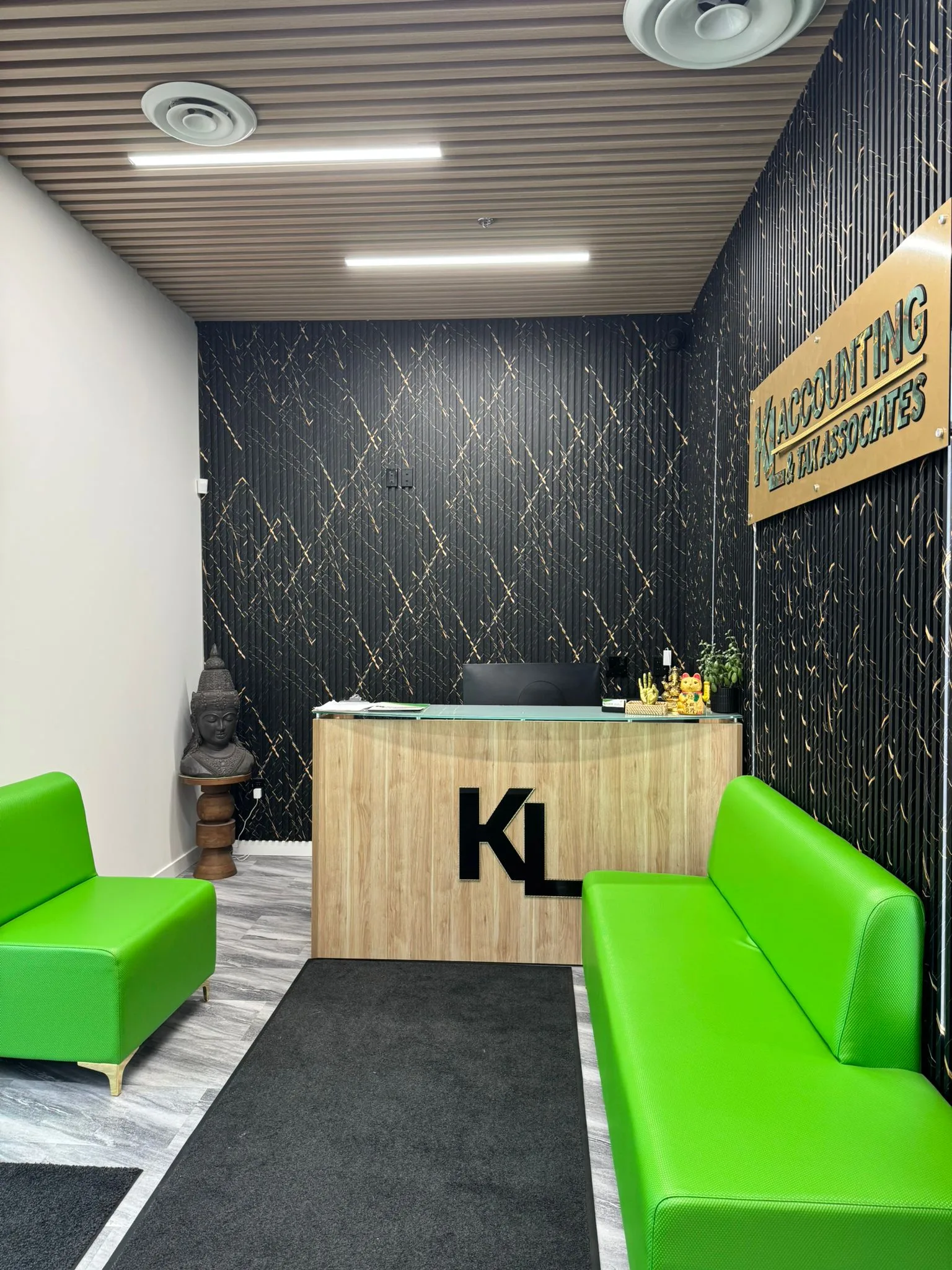 Reception area at KL Accounting & Tax Associates in Calgary NE